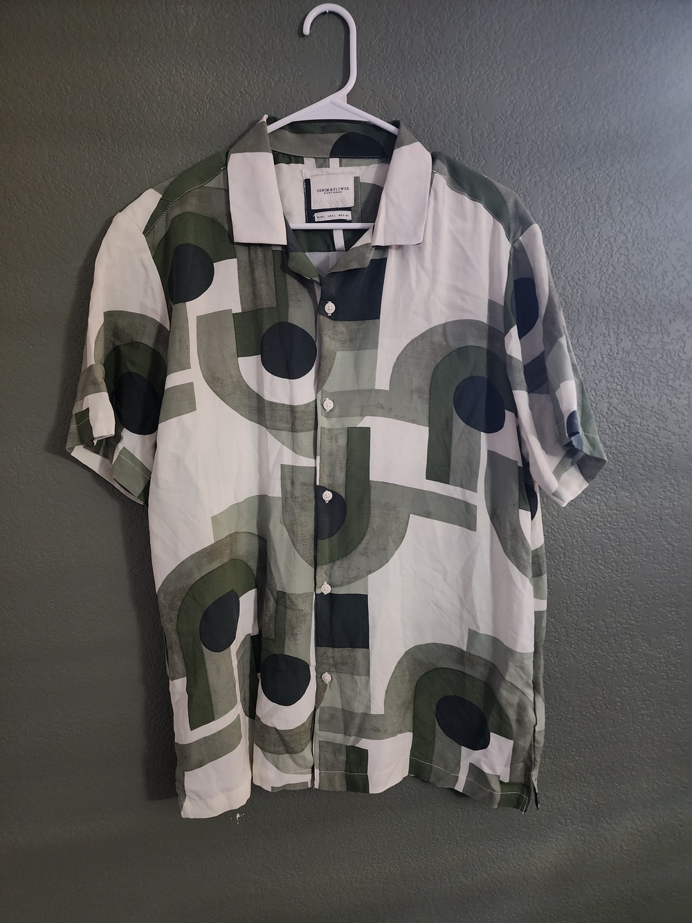 Denim & Flower Men's Short-Sleeve Geo Print Button-Down — White & Olive